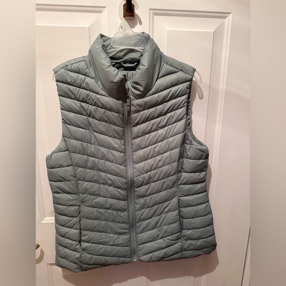 Old Navy Puffer Vest